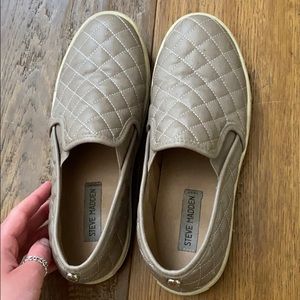 Steve Madden shoes+ free shirt w purchase